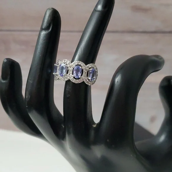 Watch Video / Sterling Silver 925 Tanzanite Halo Ring